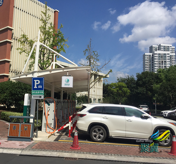 可充電車棚_汽車充電車棚_上海兒童醫(yī)院充電車棚項(xiàng)目